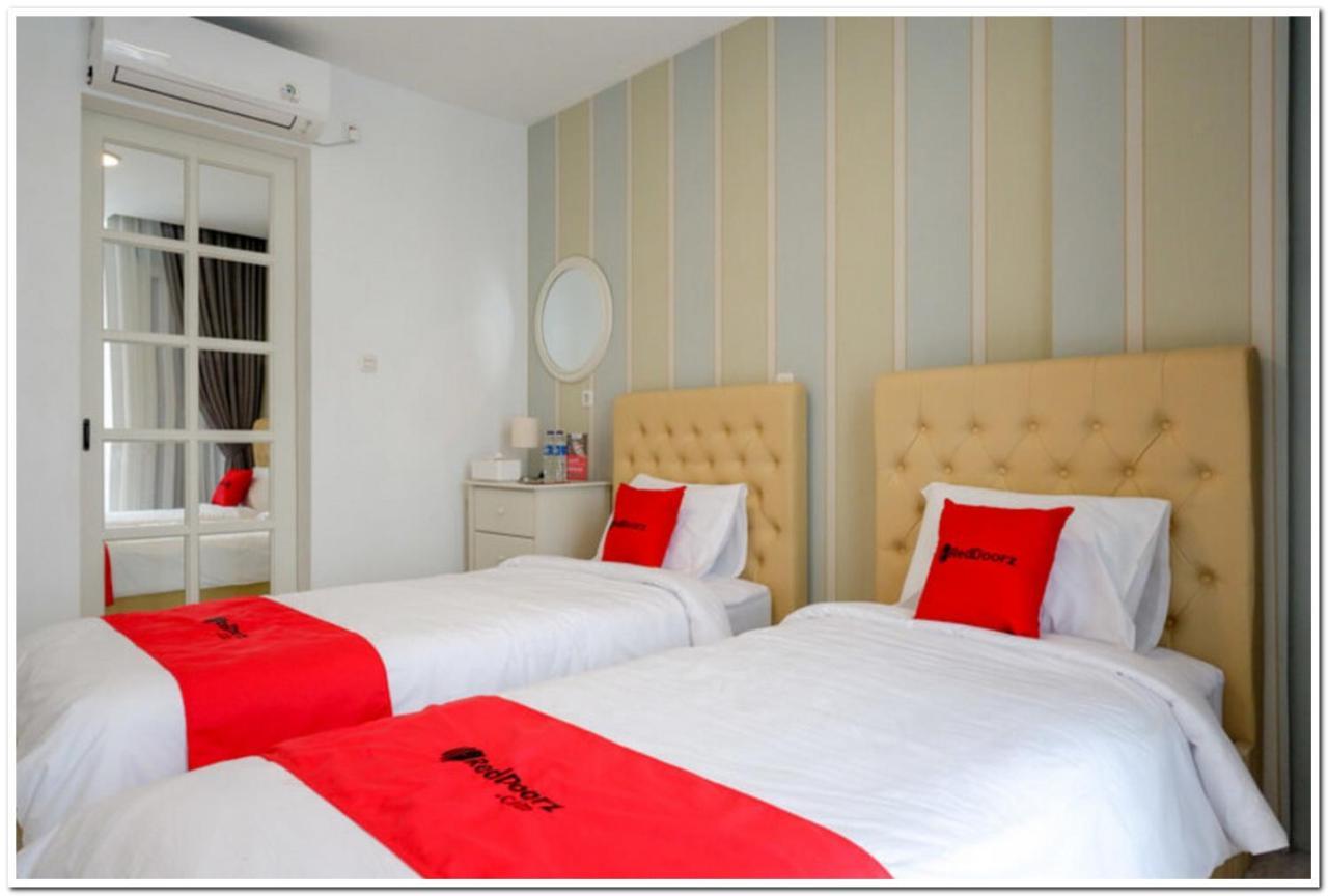 Reddoorz Plus @ Madukoro Raya Semarang Exterior foto