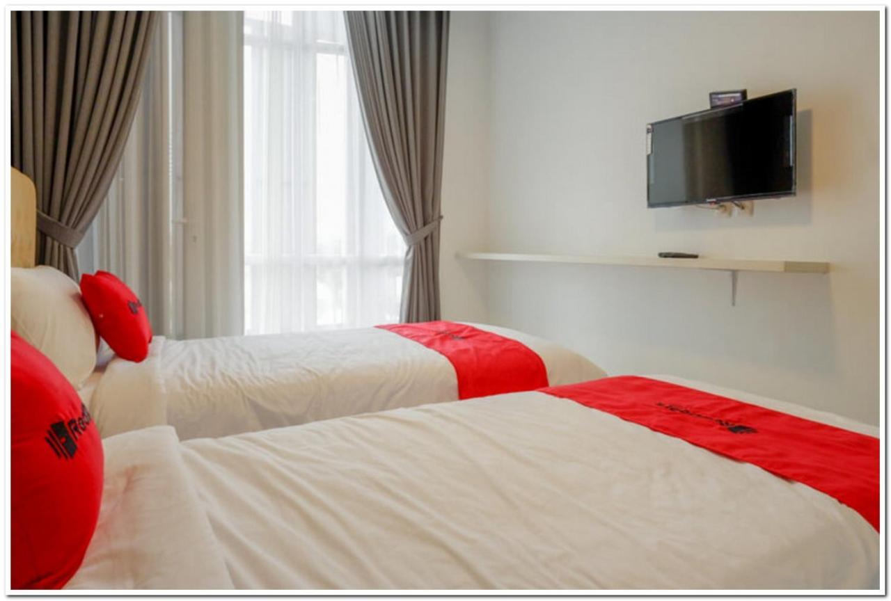 Reddoorz Plus @ Madukoro Raya Semarang Exterior foto