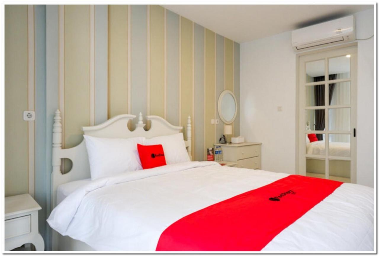 Reddoorz Plus @ Madukoro Raya Semarang Exterior foto