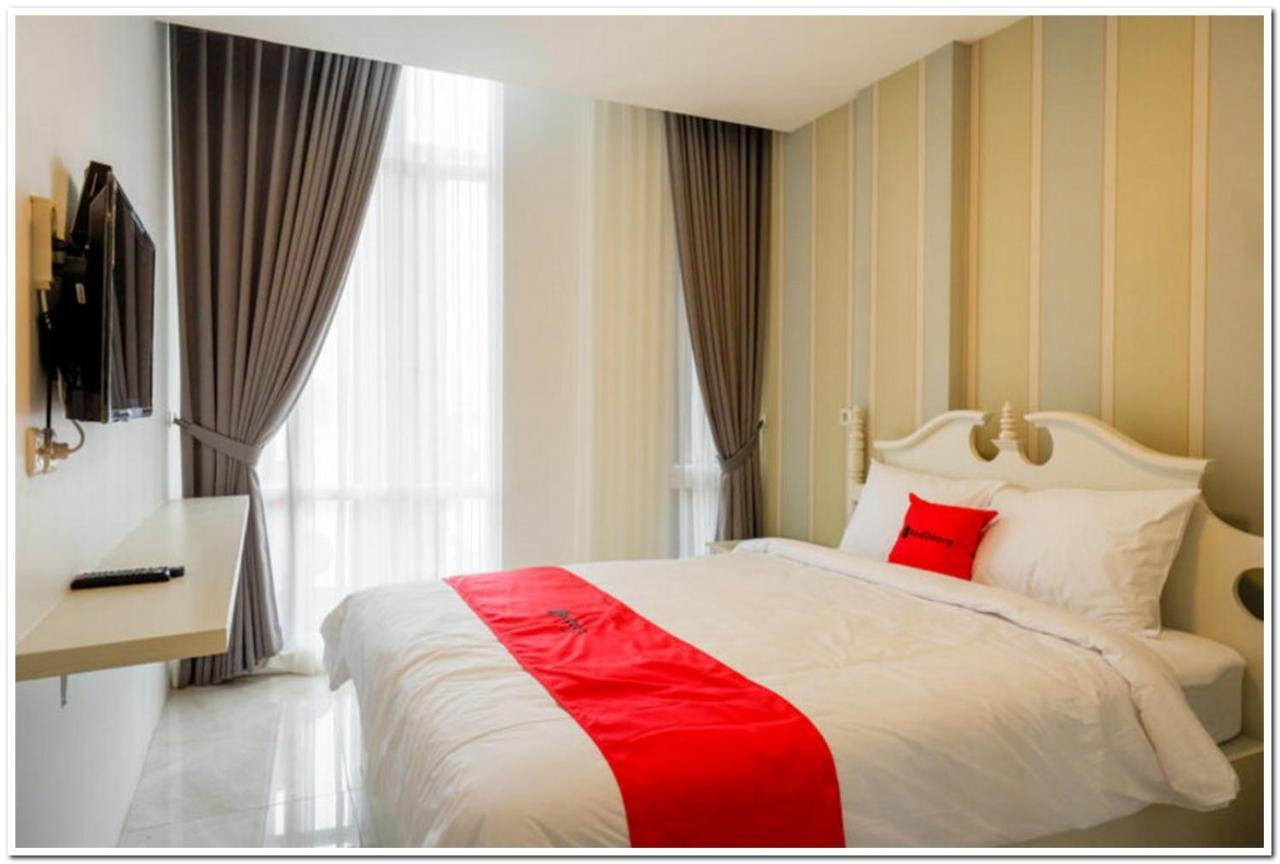 Reddoorz Plus @ Madukoro Raya Semarang Exterior foto