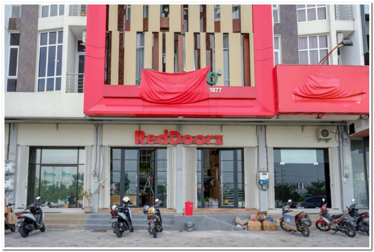 Reddoorz Plus @ Madukoro Raya Semarang Exterior foto