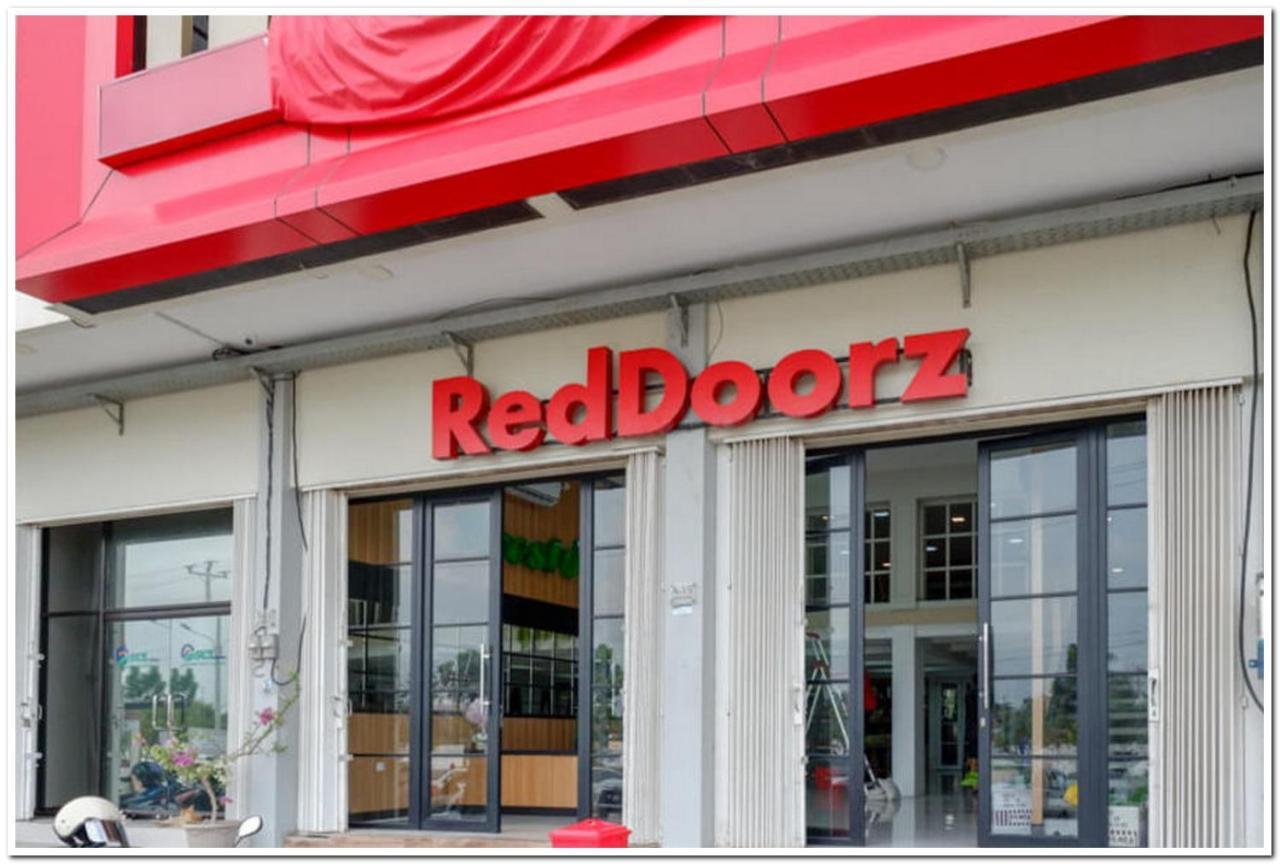 Reddoorz Plus @ Madukoro Raya Semarang Exterior foto