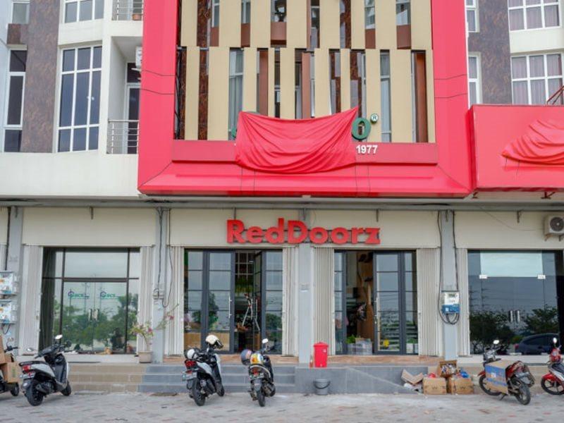 Reddoorz Plus @ Madukoro Raya Semarang Exterior foto